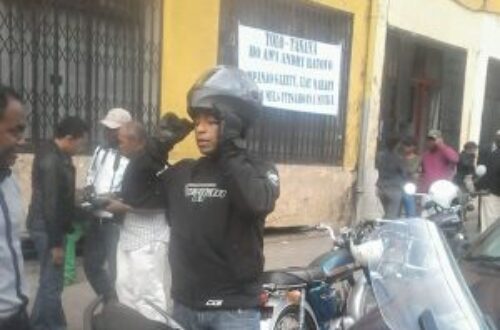 Article : Madagascar : le ministre de l’éducation à moto, le peuple sous le charme.